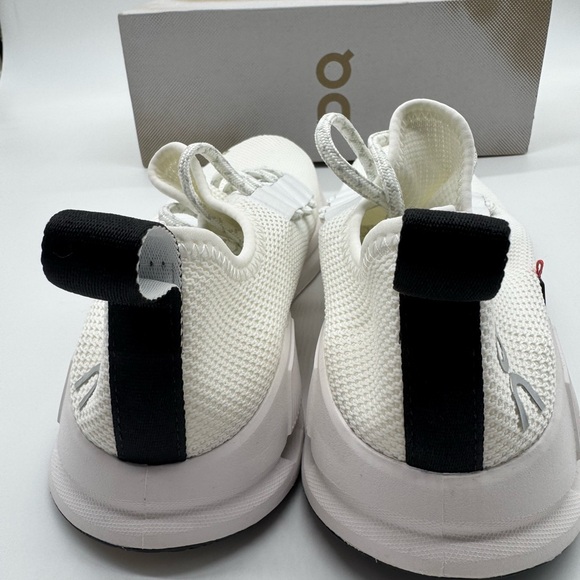 ON Cloudeasy Sneaker in Undyed-White & Black NWTIB - Picture 3 of 13